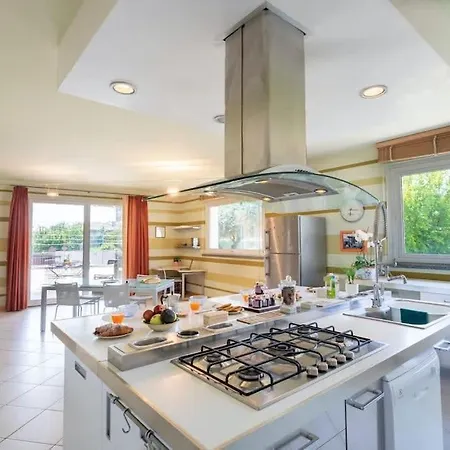 Near Milan With Swimming Pool 度假居 Divignano