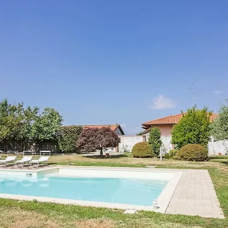 Near Milan With Swimming Pool 度假居 *