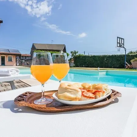 Near Milan With Swimming Pool Divignano