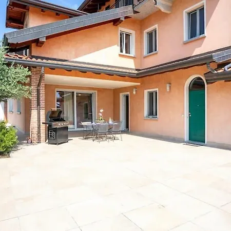 Near Milan With Swimming Pool *