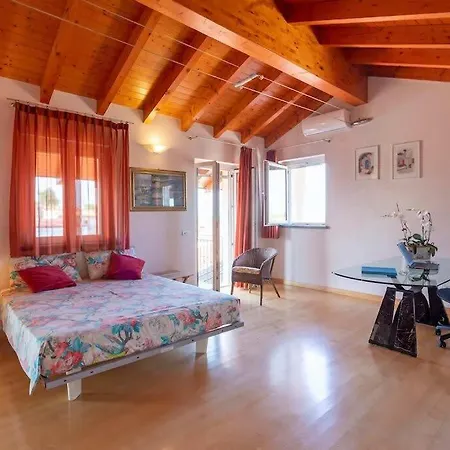 度假居 Near Milan With Swimming Pool