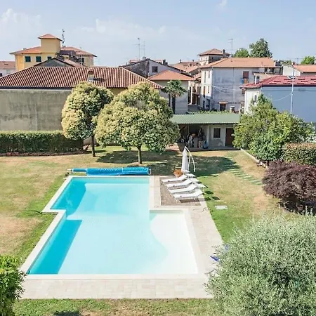 Near Milan With Swimming Pool Semesterbostad