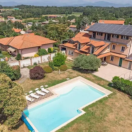 Сasa de vacaciones Near Milan With Swimming Pool Divignano
