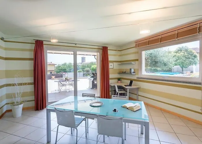 度假居 Near Milan With Swimming Pool