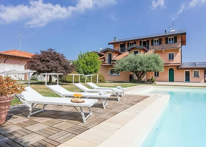 Near Milan With Swimming Pool 度假居