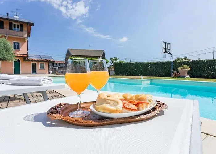 Near Milan With Swimming Pool Divignano