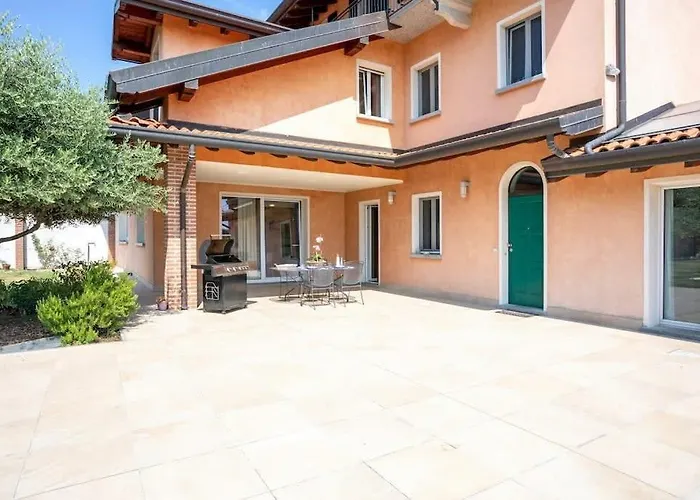 Near Milan With Swimming Pool *