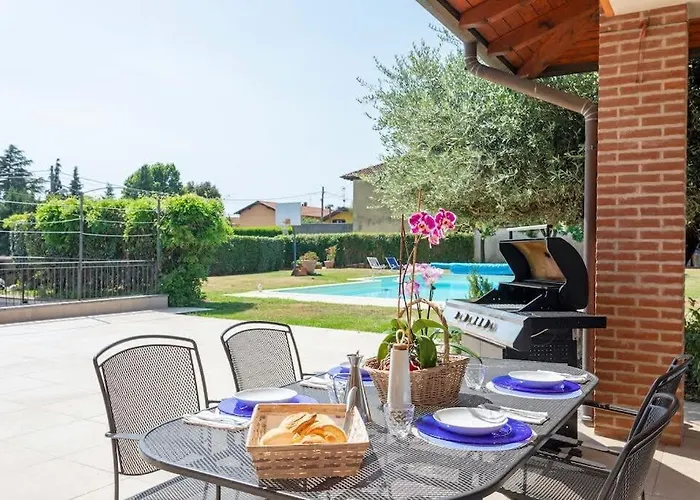 Near Milan With Swimming Pool 度假居 Divignano