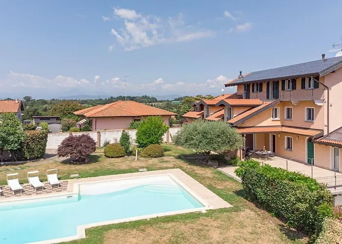度假居 Near Milan With Swimming Pool *